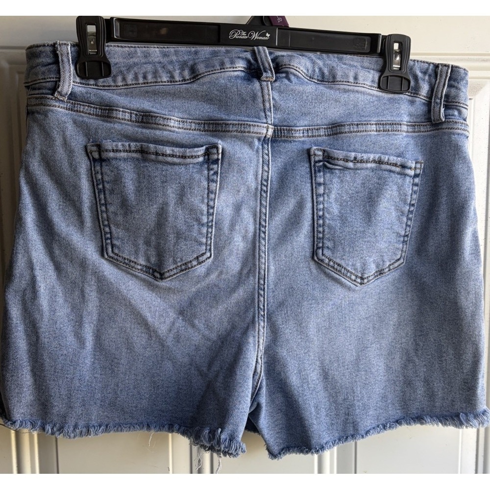 Ava & Viv Women's Shorts 18W Light Wash Blue Denim Distressed 5-Pocket - Picture 4 of 4